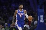 Shams：乔治本赛季一直带伤作战 先后遭遇腹股沟、手指和膝盖伤病